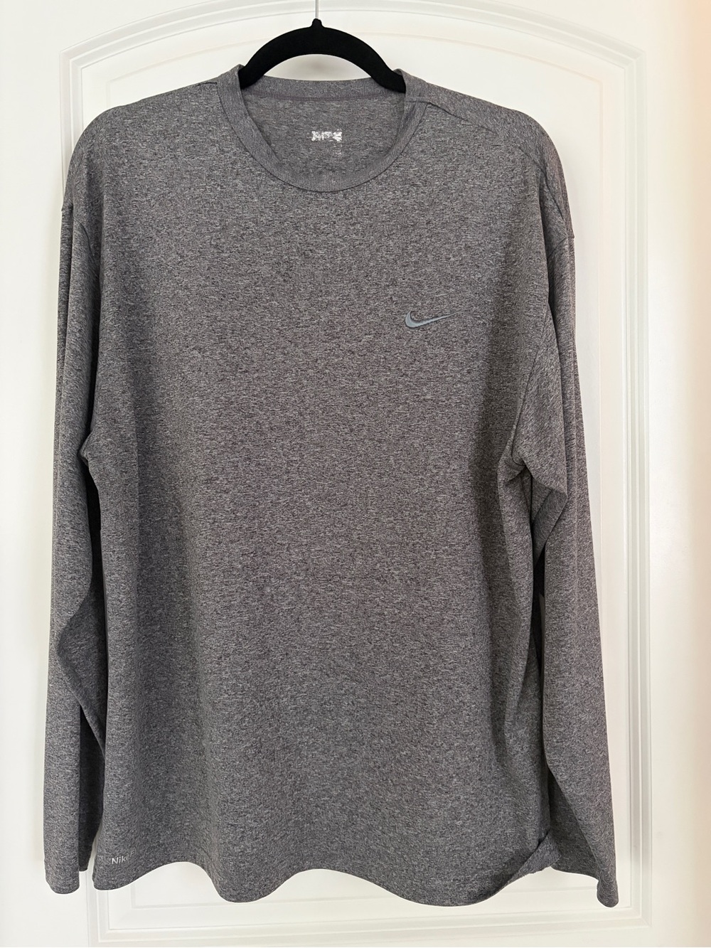 Nike Men’s Heather Gray Long-Sleeve Crew